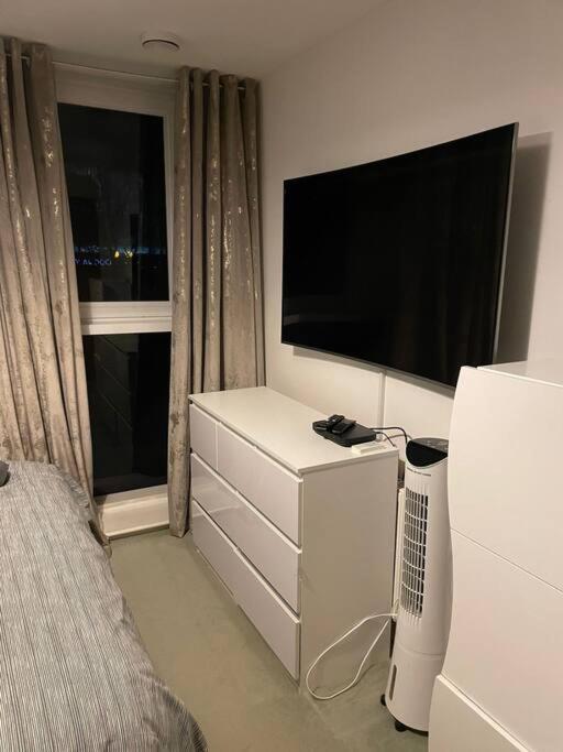 1 Bedroom Apartment Royal Docks Londres Exterior foto